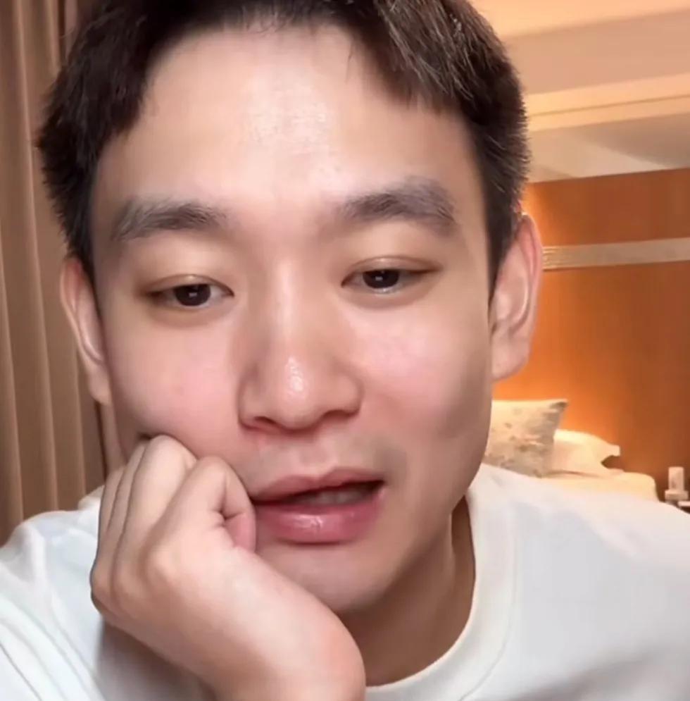 刘丁硕分享：腹肌有两种！
“头哥那个是真腹肌，带粒儿的啊，两排三排、四排的6块8