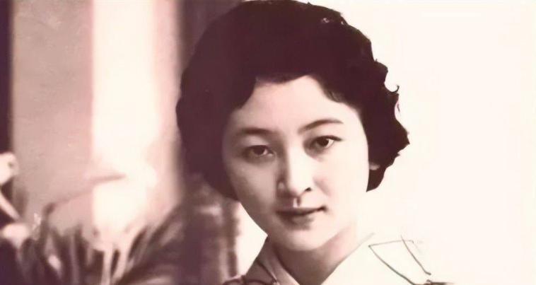 1942年，一女八路从来不洗脚，引起了游击队长甄凤山的警惕，他趁她不注意时跟着到