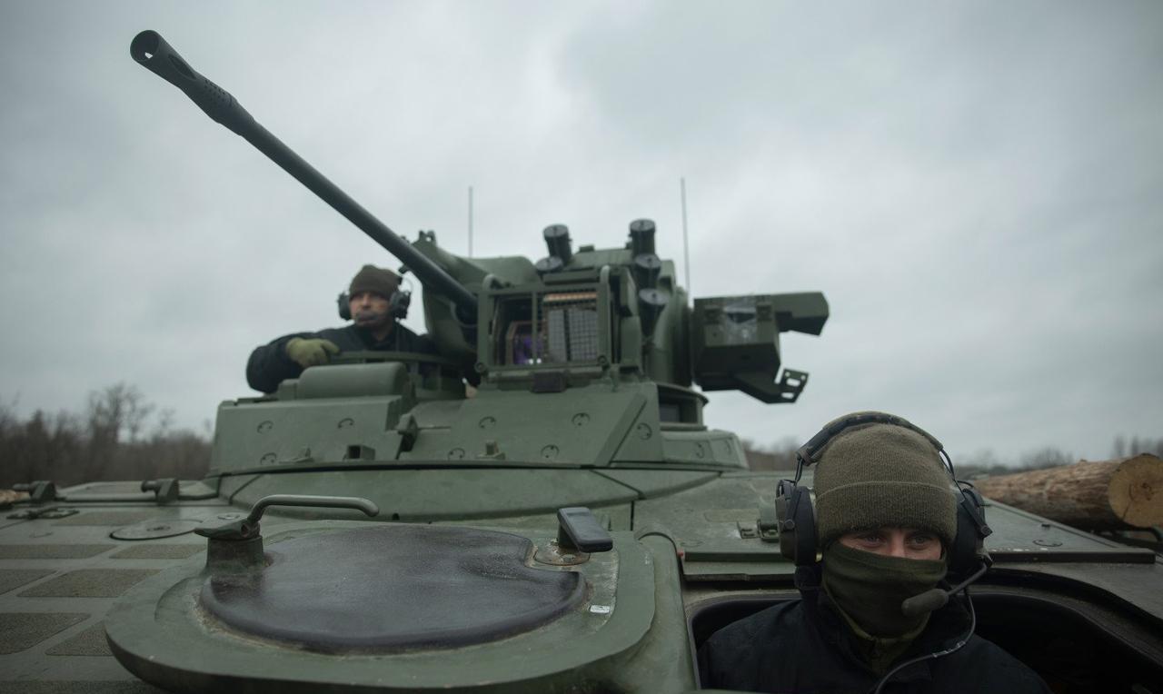 乌军拥的顶级IFV！M2布拉德利和CV90的比较？
CV 90和M2布拉德利都被