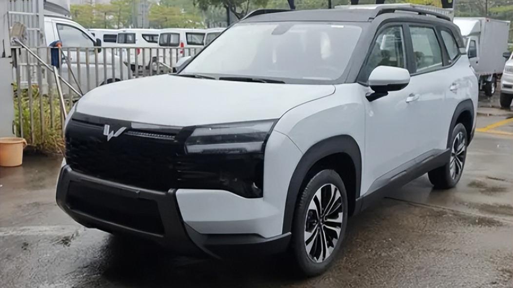 五菱星光560首发5.98万起！全系三种动力，轴距2810mm，大5座SUV