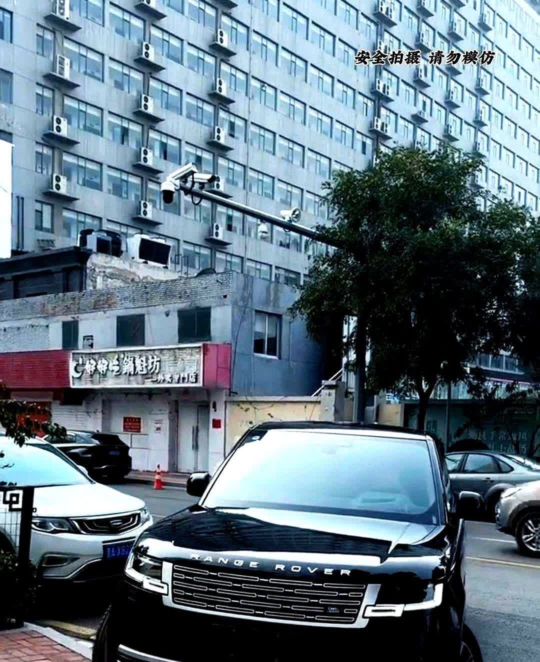 路虎揽胜最新价：116.1万
您没有听错，全新路虎揽胜又下调了251万，这下宝