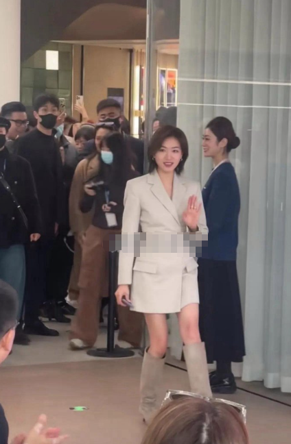 公司活动请到了万茜 ​​​