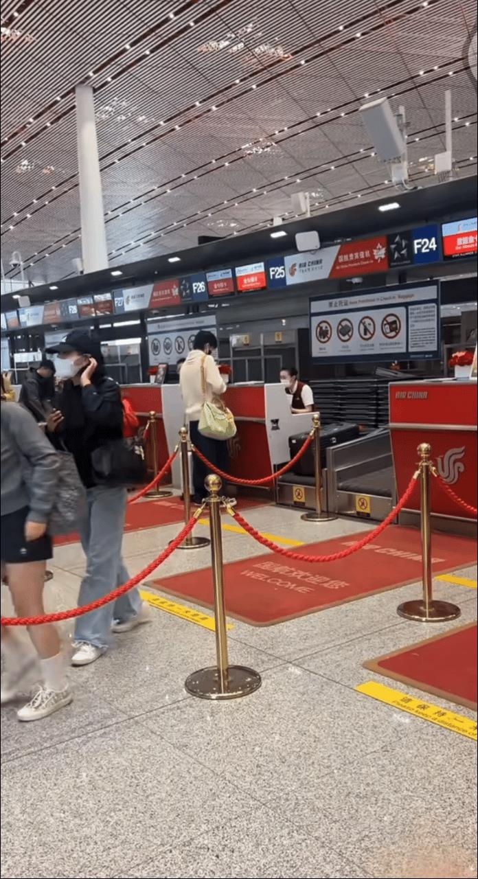啊啊啊啊啊啊
国乒出发印度了
听说场馆在贫民窟附近[尬笑][尬笑][尬笑]
不是