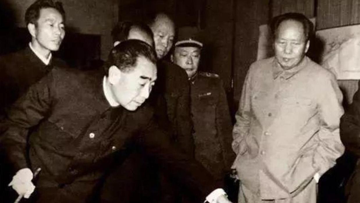 人民大会堂修建，十个月内完成，周总理要求：寿命要比故宫长