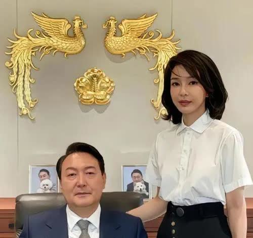双方被捕入狱，风水轮流转
       李在明大赦天下，赦免了83万多人，尴尬