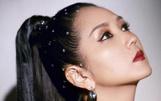 老婆决意要生下初恋的孩子 ，要我给100万才肯离婚。 我走后，她满世界找我，求原谅。