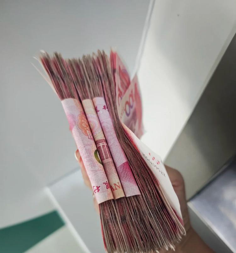 小女儿的周岁宴，回农村婆婆家里办，临走的时候，婆婆把礼钱都给我了……
其实这里面