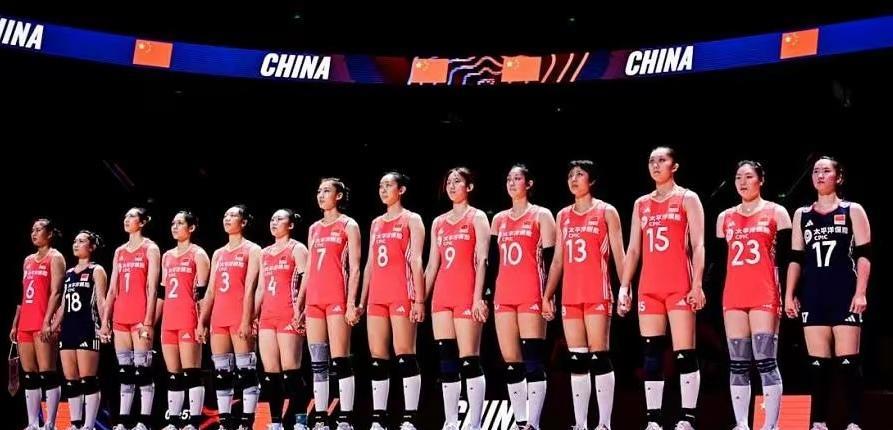 中国女排1-3不敌波兰女排，球员评分出炉，4人满分，2人及格，2人不及格[鲜花]