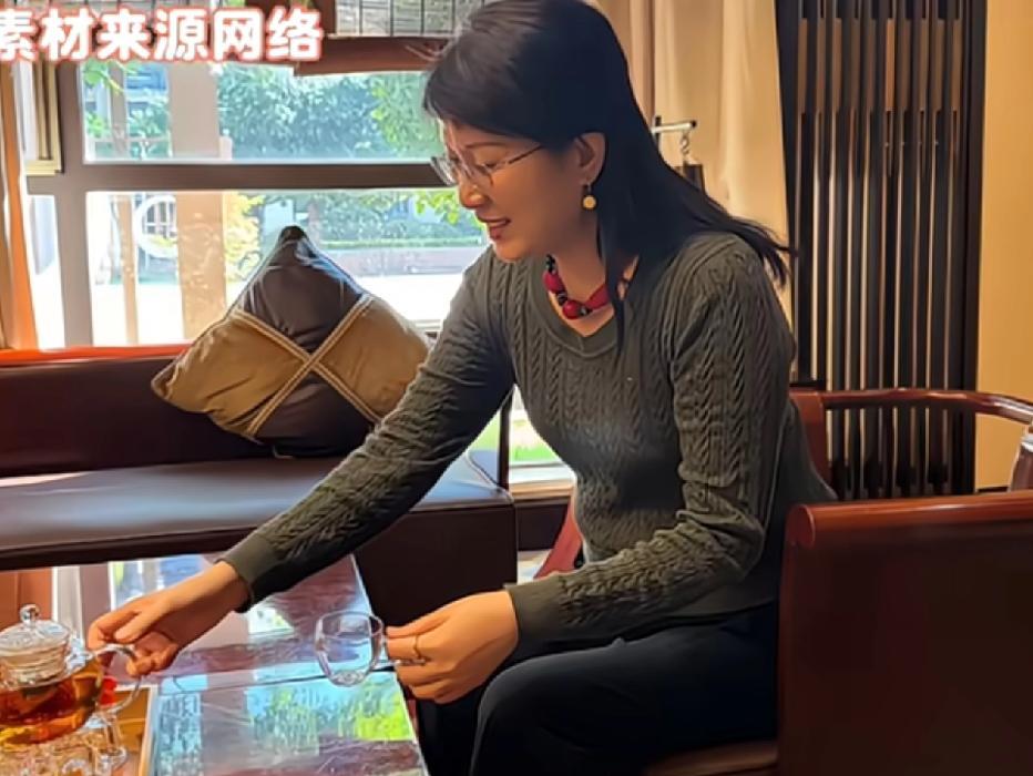 半生风雨，奈何世事难料
我有位女性朋友，半生都在为女儿奔波。丈夫早逝后，她独自拉