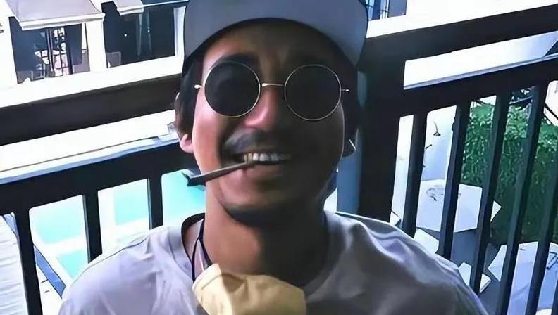 演艺圈这条路算是断送了
不过好在他老子还能继续为他挣钱
你还能认出这是哪位混的最