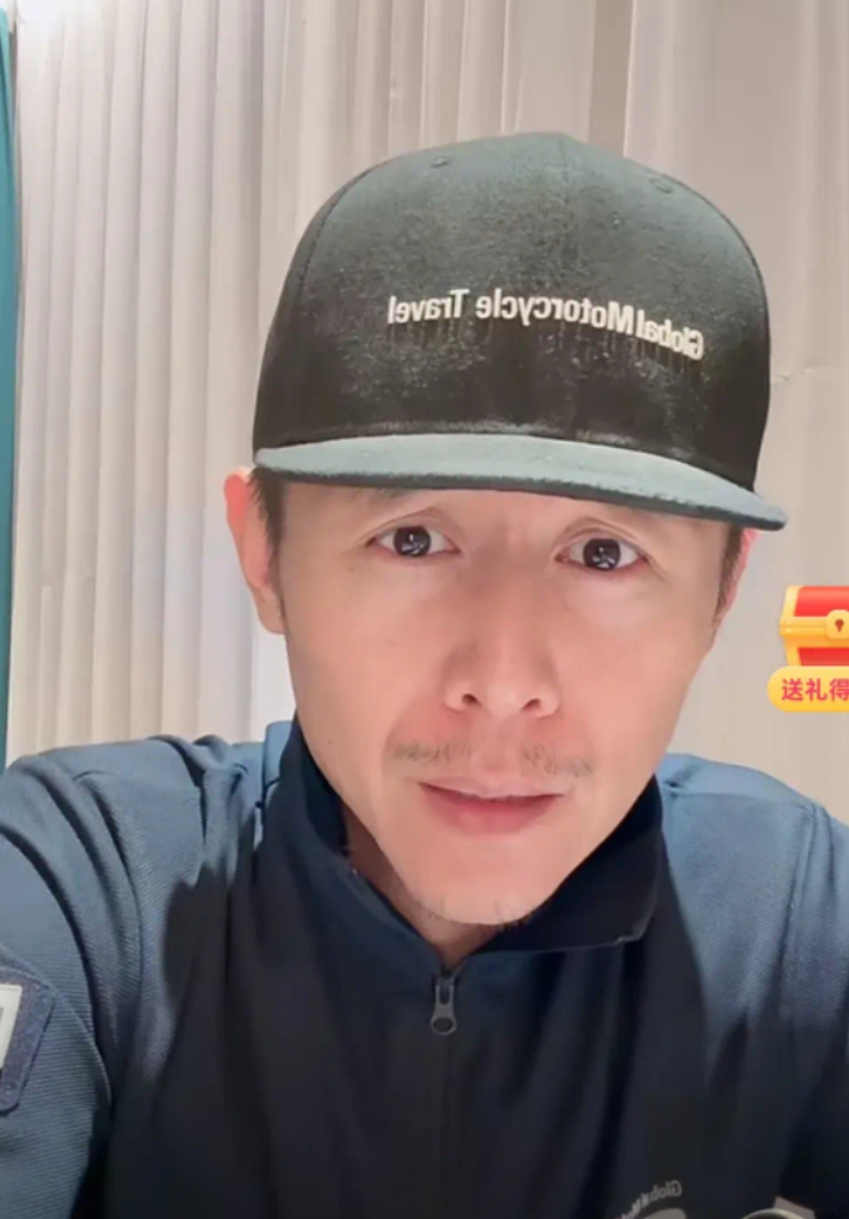 大冰说:这些年很少回老家，主要是受不了老家的酒桌文化，酒桌上乱哄哄，说一些没有营