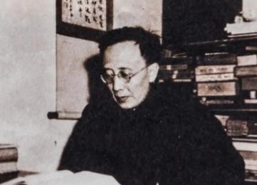 1941年，郭沫若在重庆古玩街闲逛，花10元钱买了个铜老虎，拿回家鉴定后发现：“