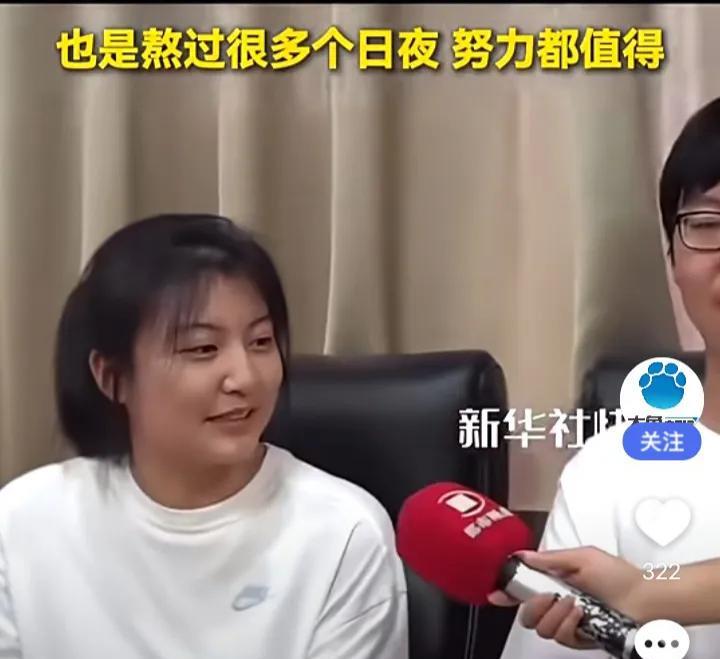 代易瓒724分清华北大不选，选国防科大，女孩高考724分，清华北大抢着要。她却扭