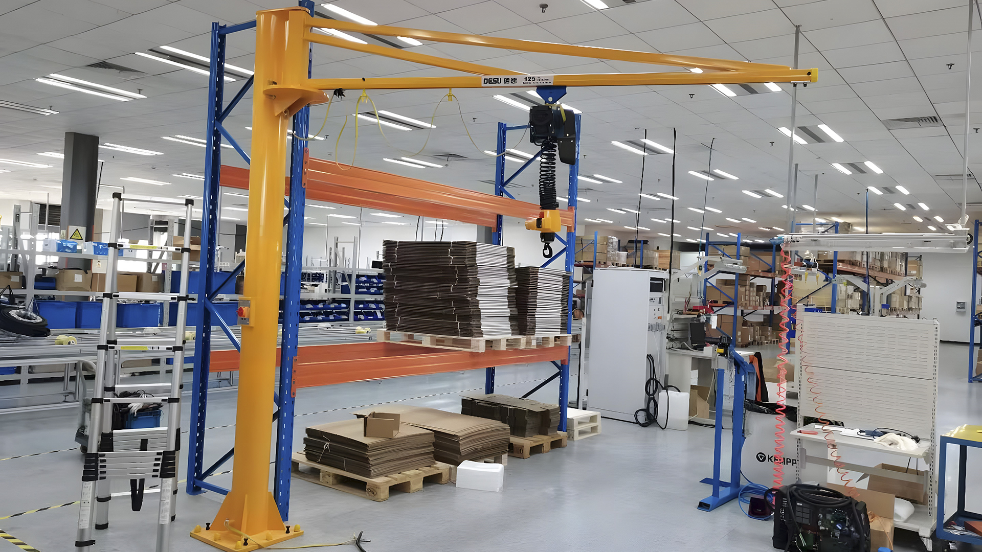 KBK旋臂起重机应用场景盘点 电子厂/仓库/车间适配方案