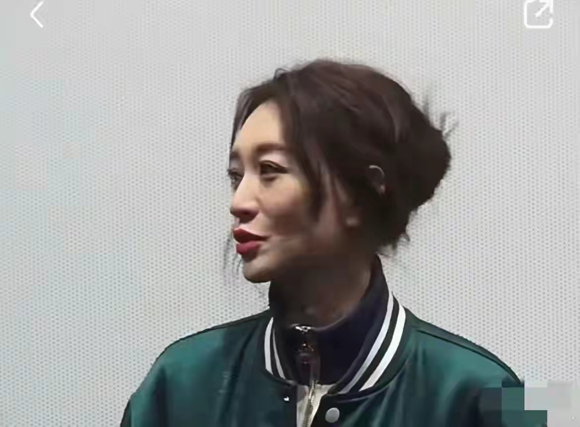 哪有什么不老女神，李小冉去掉美颜，去掉滤镜， 去掉打光，正常光线下的明星，和路人