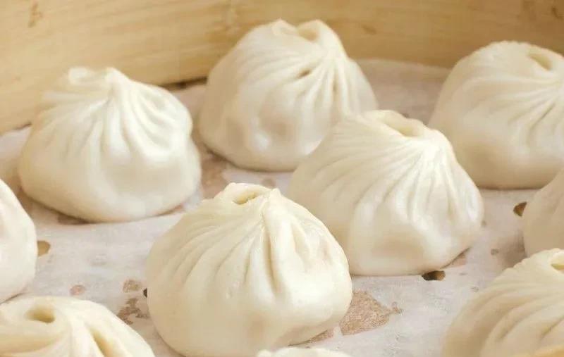 刚出锅的油炸鱼丸，
我可以吃10个。
刚出锅的包子，
我一口气吃5个一点问题都没