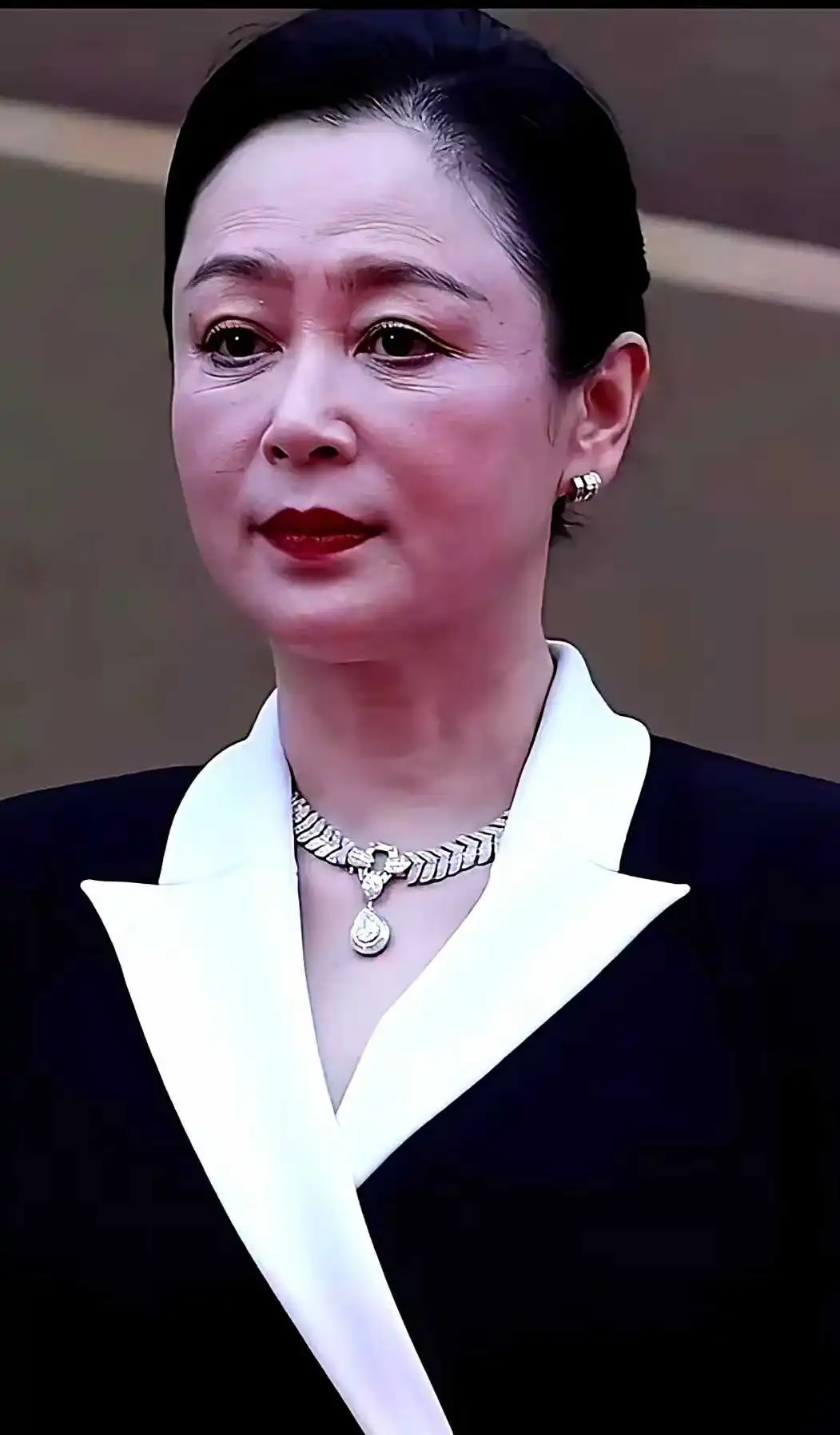 曾经的国内第一美人，你还能认出她是谁吗？