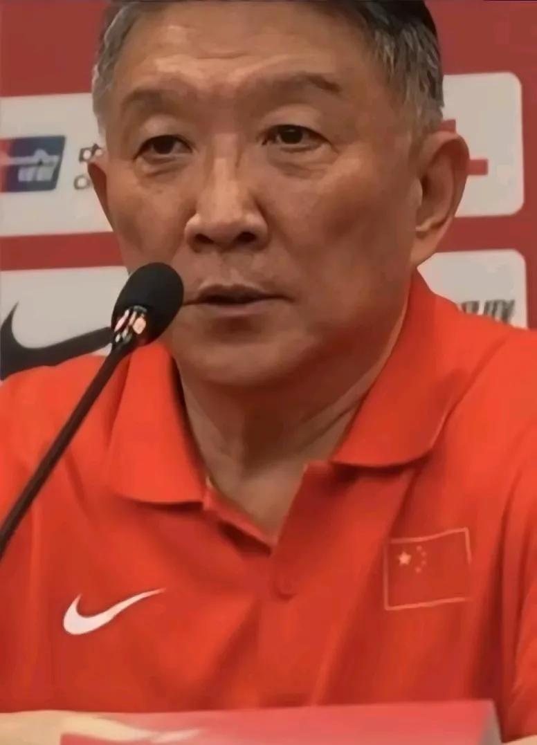 中国女篮决胜日本女篮，宫鲁鸣指导值得尊重。
中国篮协为什么会选择宫鲁呜这样一个退