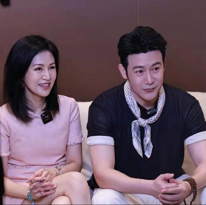 陆毅和鲍蕾夫妻俩确实一直给人很和睦的感觉，鲍蕾在理财上有自己的想法和能力，把家里