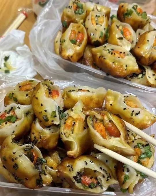 求问这美食的产地在哪？名字是什么，看着就想吃
