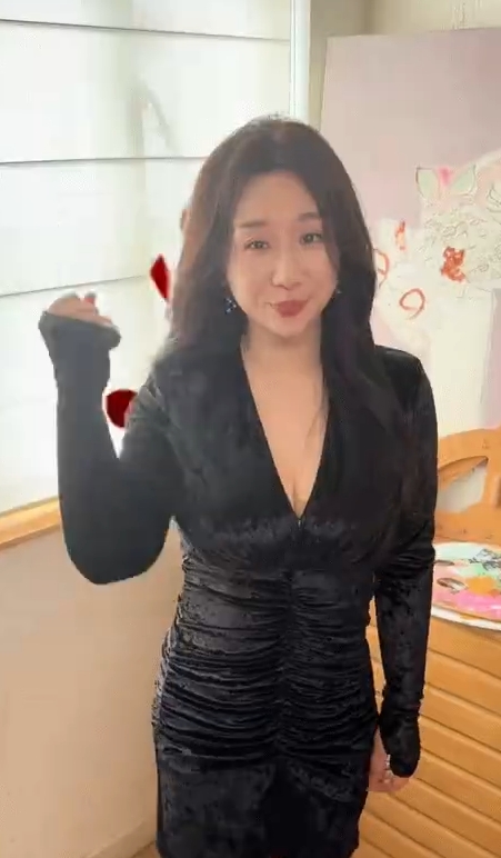 傅首尔的“爆改”藏着对生活的热爱！从舒适区走出，尝试各种风格，新中式温婉中带飒，