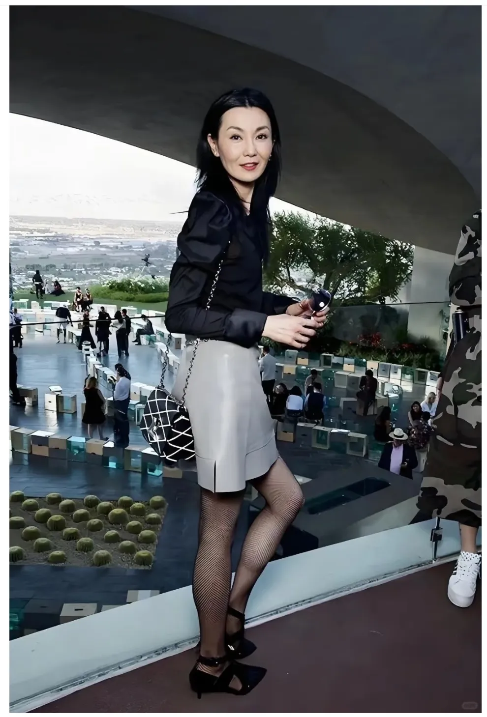 张曼玉，从早期清纯灵动的少女形象，到后期成熟优雅的文艺女神，张曼玉的美一直没变。