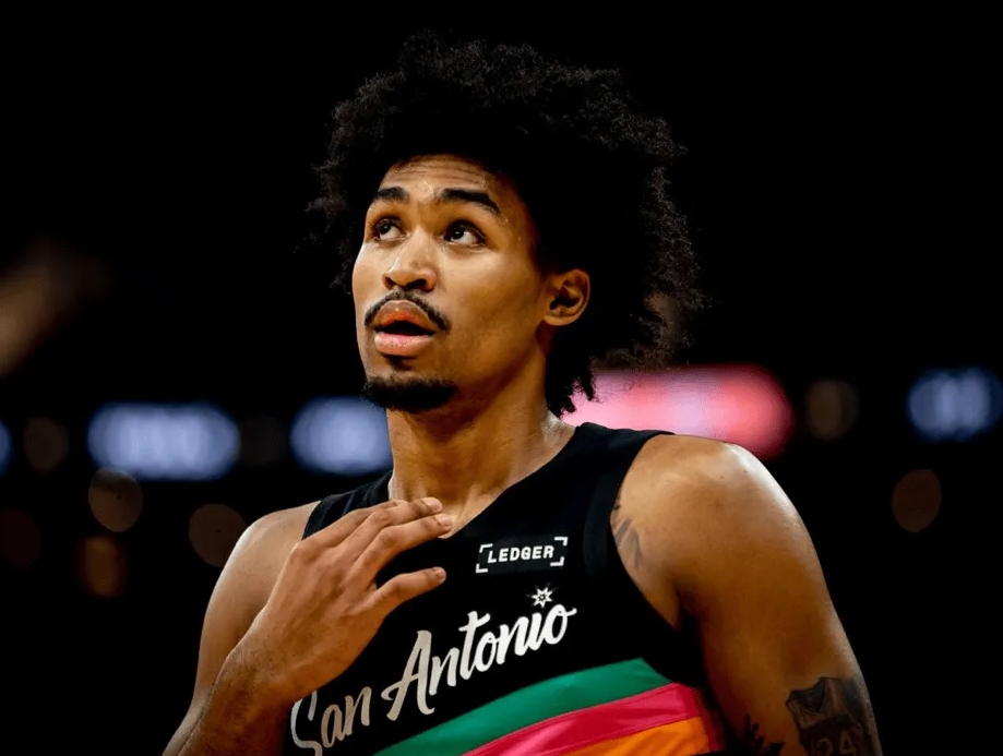 今日NBA常规赛，马刺103-104不敌森林狼。
赛后马刺球员哈里森-巴恩斯接受