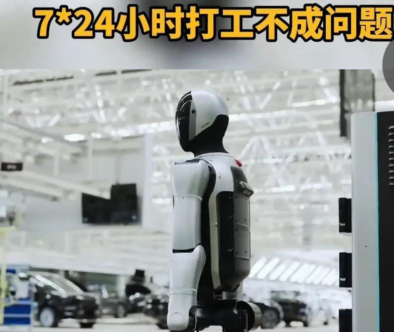 深圳优必选公司推出的Walker S2人形机器人，凭借全球首创的热插拔自主换电系