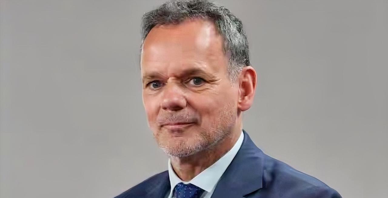 看不下去了！
荷兰做出正确决定！
近日，荷兰外交大臣卡斯帕·费尔德坎普正式宣布，