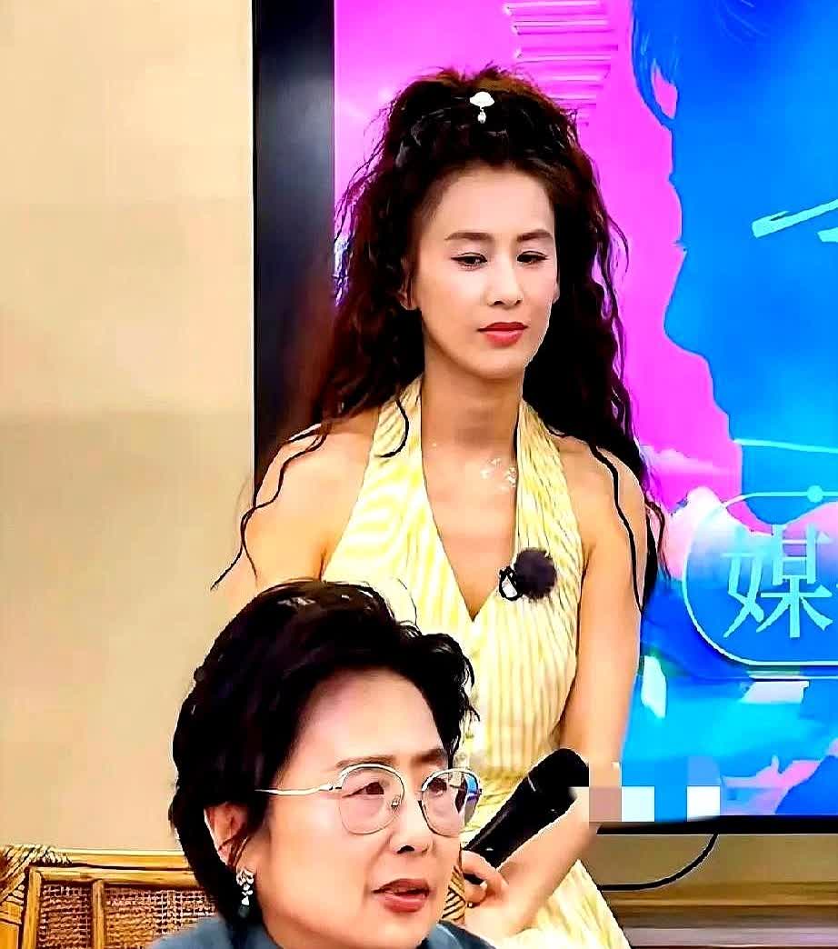 黄圣依妈妈最新采访直接掀了杨子家的老底，那个抢着喂安迪吃饭的