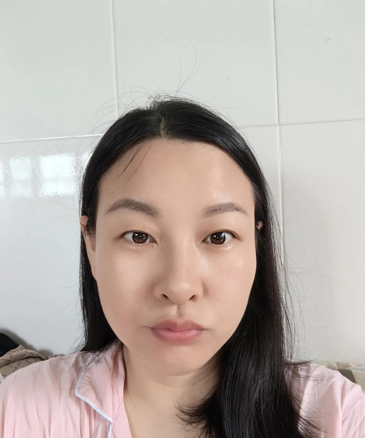 好想过这样的生活，和老伴儿去乡下生活
住农村房子，最好是有院子，两个人一起种菜