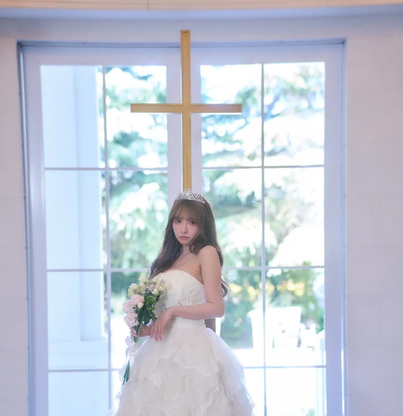 你敢信嘛？宣布引退的日本女星三上悠亚昨日突然晒出婚纱照，发文说“今晚有事情要宣布