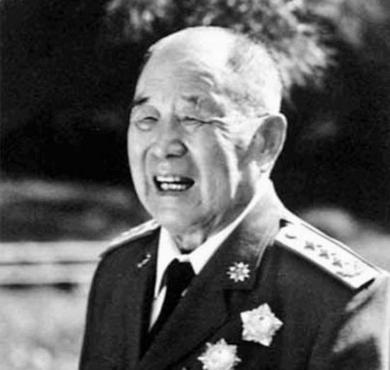 1970年毛主席审阅一份文件，在括号里标注：除个别同志如李德生外
1970年4月