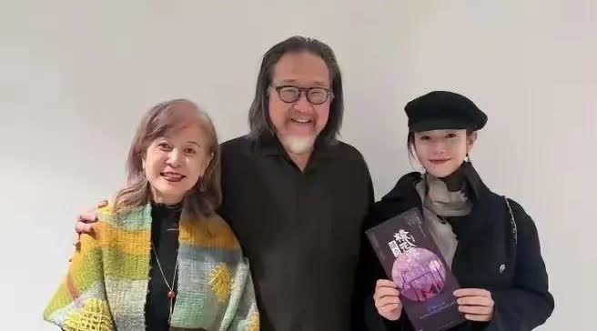 陈妍希离婚后首晒照惊呆网友 圆脸秒变锥子脸，曾经的灵气全无，这是劫后余生还是涅槃