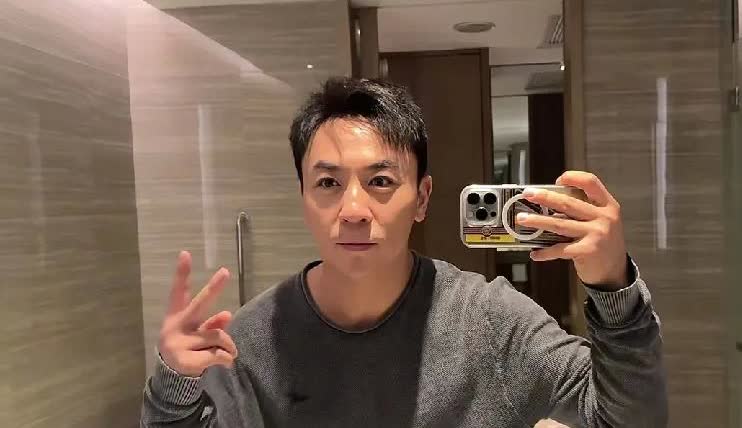 释小龙已经尽量低调了，还是被释永信牵连了，就因为他是释永信唯一的亲传弟子。
两