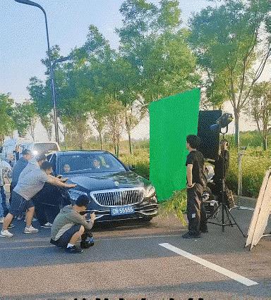 没看懂这是为了拍出一种什么效果？