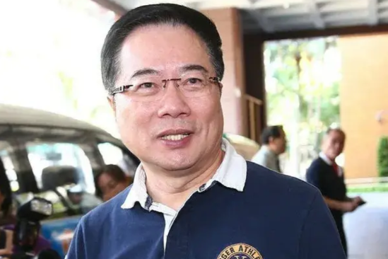 台湾“名嘴”蔡正元说，大陆人不敢讲的话我来讲，美国是中国的敌人，不是朋友！
这话