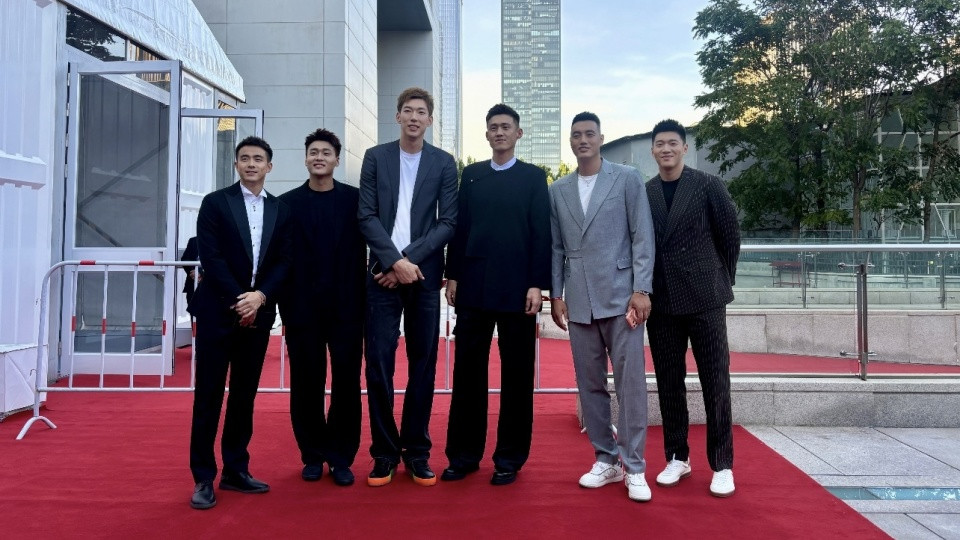 赵睿晒王楚钦签名乒乓球，网友问多少钱出？直接闹出了大乌龙！