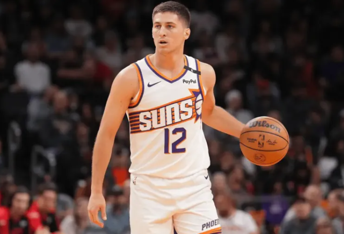 昨日NBA杯小组赛，太阳112-100击败国王。
太阳球员科林-吉莱斯皮接受了记