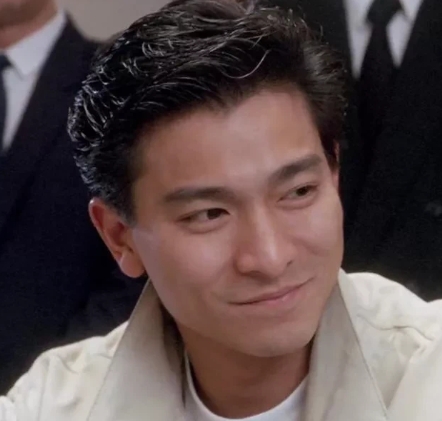 1995年，刘德华的公司因为经营不善而濒临破产，他求遍周围的朋友，没有人肯帮他。