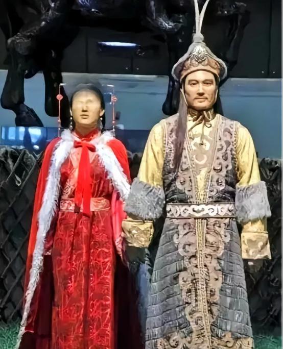 隋朝，14 岁的义成公主被嫁给了 65 岁的老可汗，新婚之夜，老可汗丝毫不怜惜年