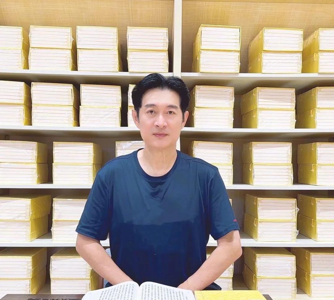 台湾歌手黄安家小猫咪的名字，可太有意思了！
四只猫咪，都是黄安取的名字，之前两只