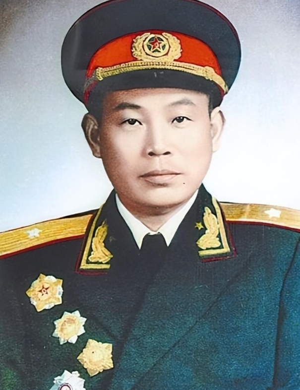 1950年，志愿军缴获了3000条毛毯，89师政委王直却下令全部剪碎，战士们不理