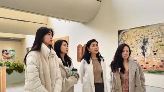 佟大为带17岁女儿拍戏，俩女儿拜刘天池为师