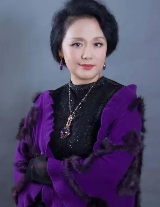 1979年，演员廖学秋拍戏6个月突然回家，想给老公一个惊喜，没想到，床上睡着另外