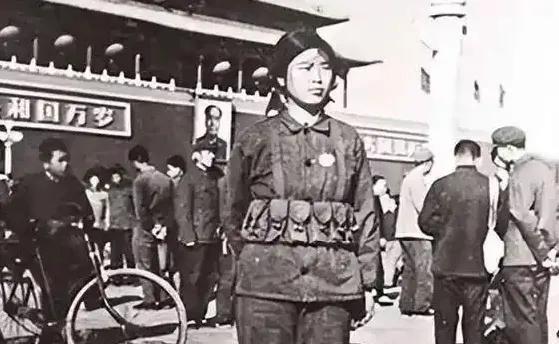 英姿飒爽女民兵
1966年
