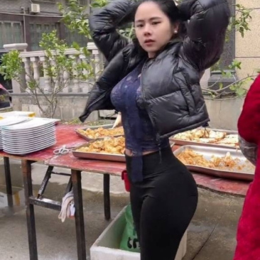 她是二姑家的三舅家的外甥的弟弟的女儿，我可以追她吗