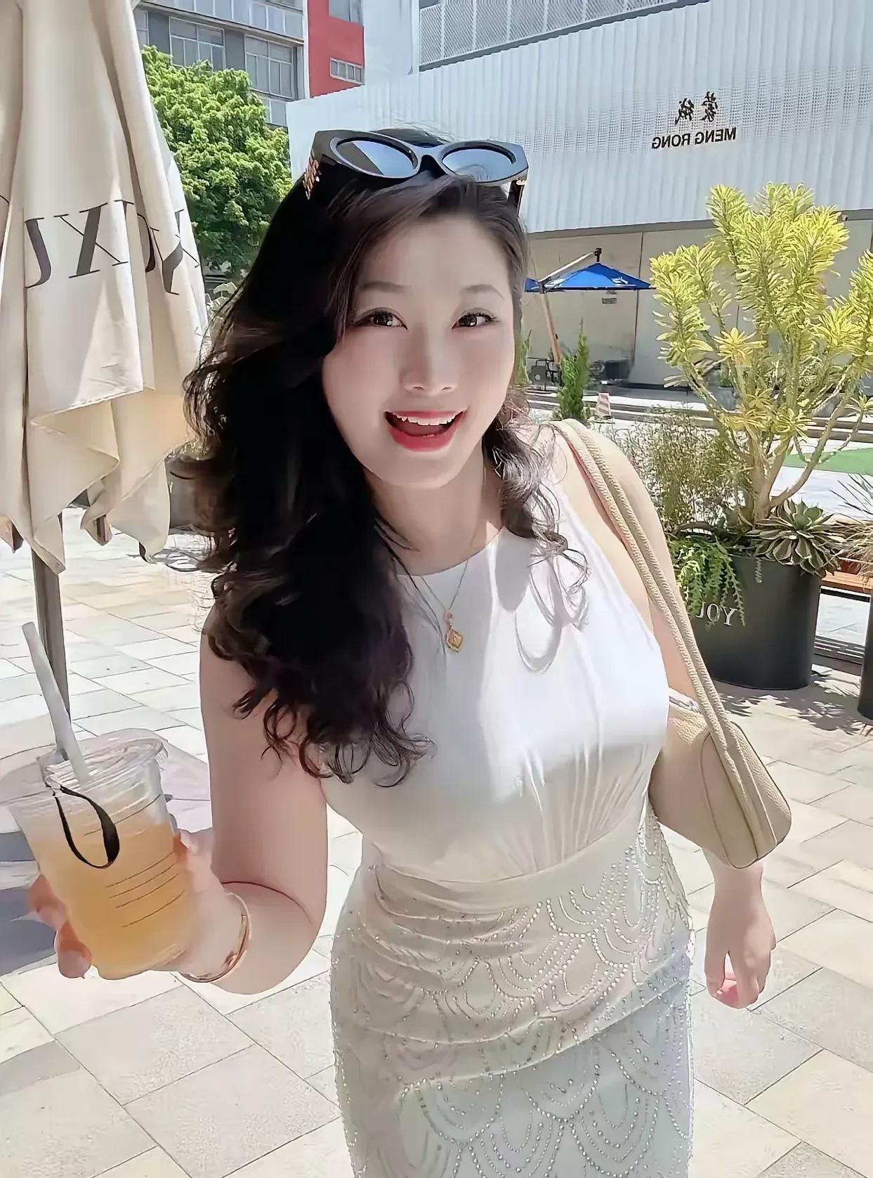 猜中年龄，就做你女友！