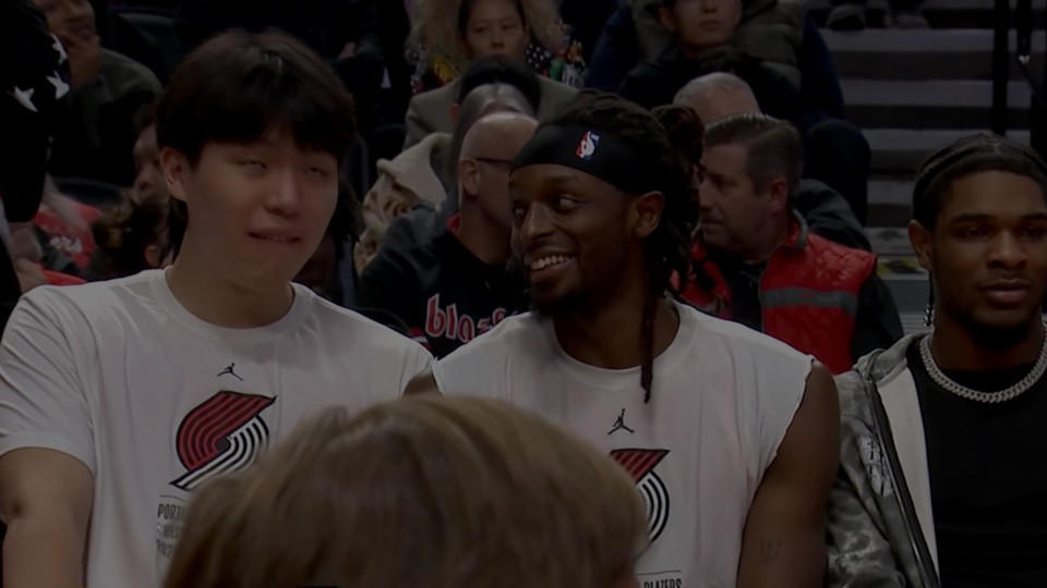 比赛中断18分钟，NBA遇突发情况，约基奇场边搞怪，请注意杨瀚森