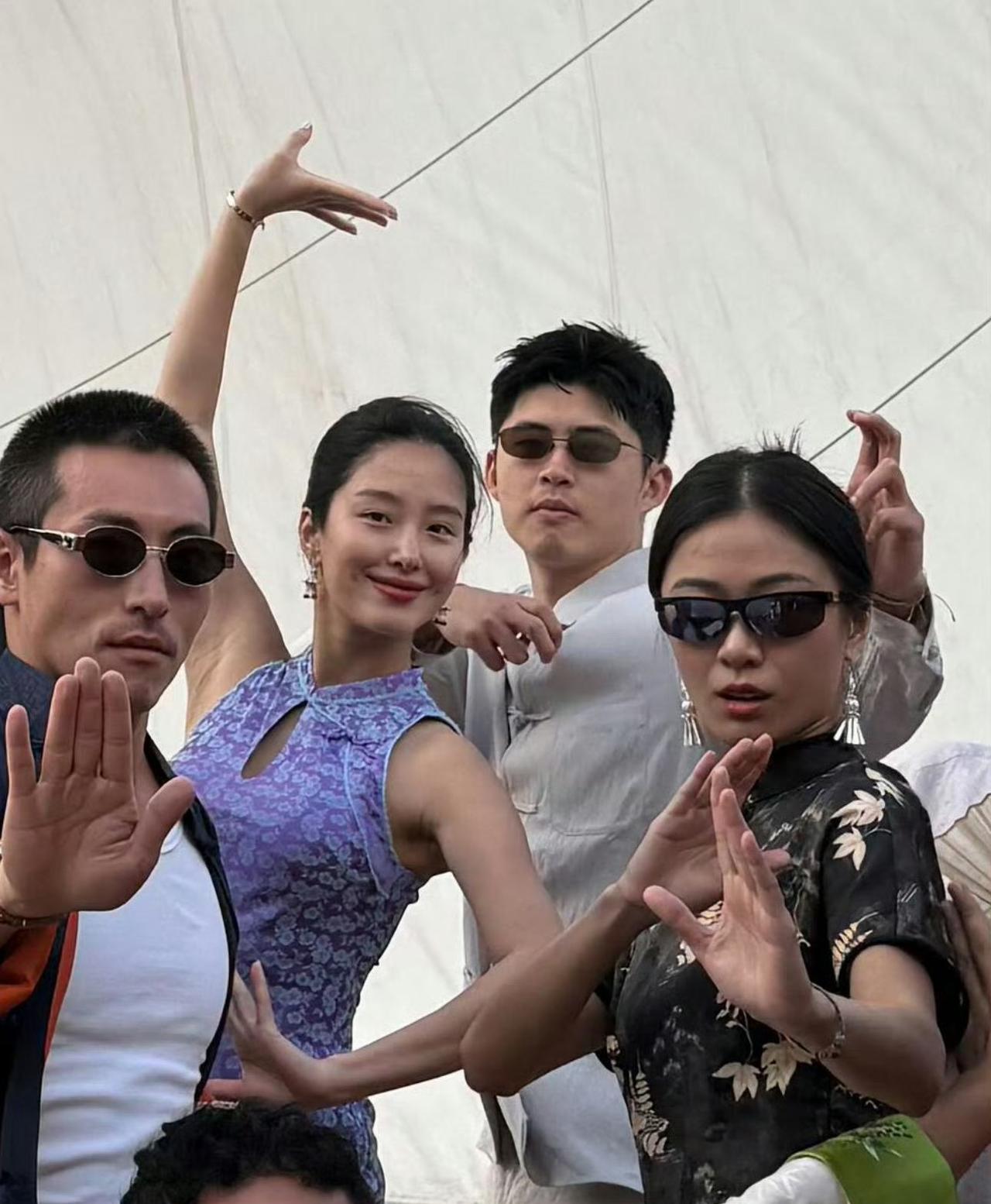 杨采钰这个人有点怪
你说大家都猜的时候吧，她偏偏藏着不让大家知道，不管是前任还是